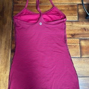 Lululemon tank top with build in bra sz 2